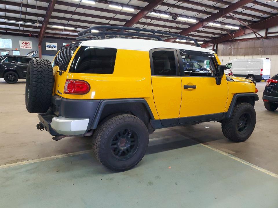Photo 3 from auction – 2008 TOYOTA FJ CRUISER with VIN JTEBU11F68K014177