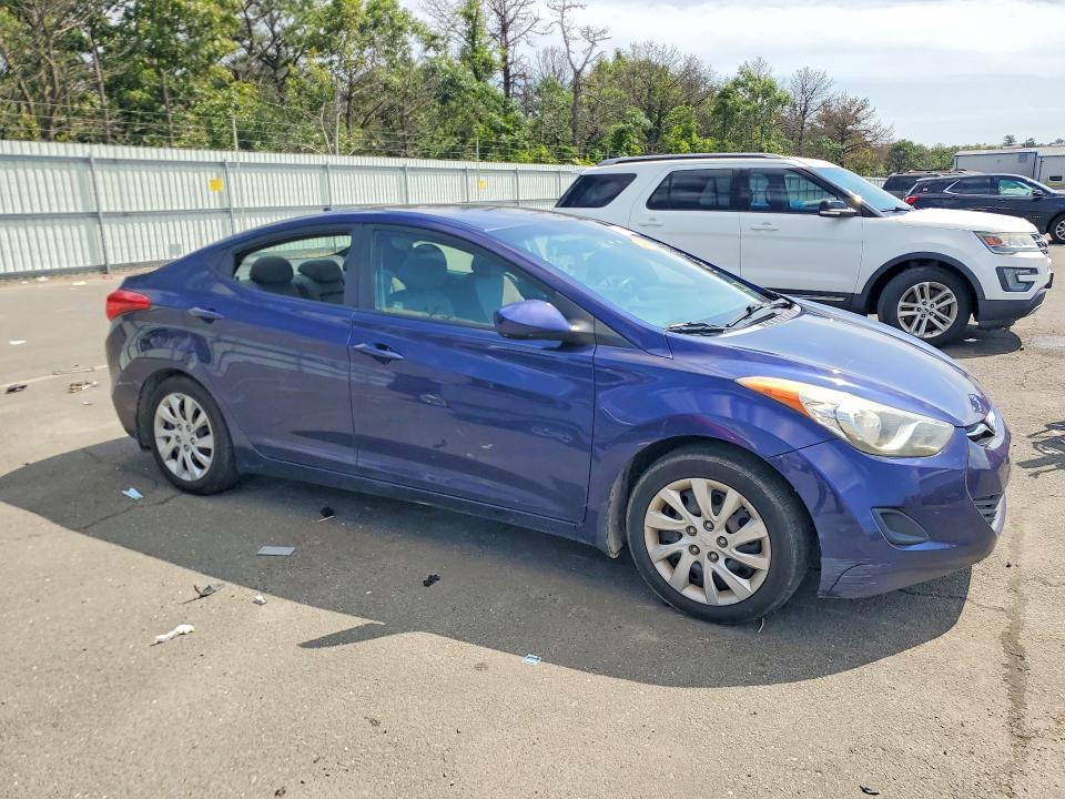 Photo 4 from auction – 2013 HYUNDAI ELANTRA with VIN 5NPDH4AE2DH193286