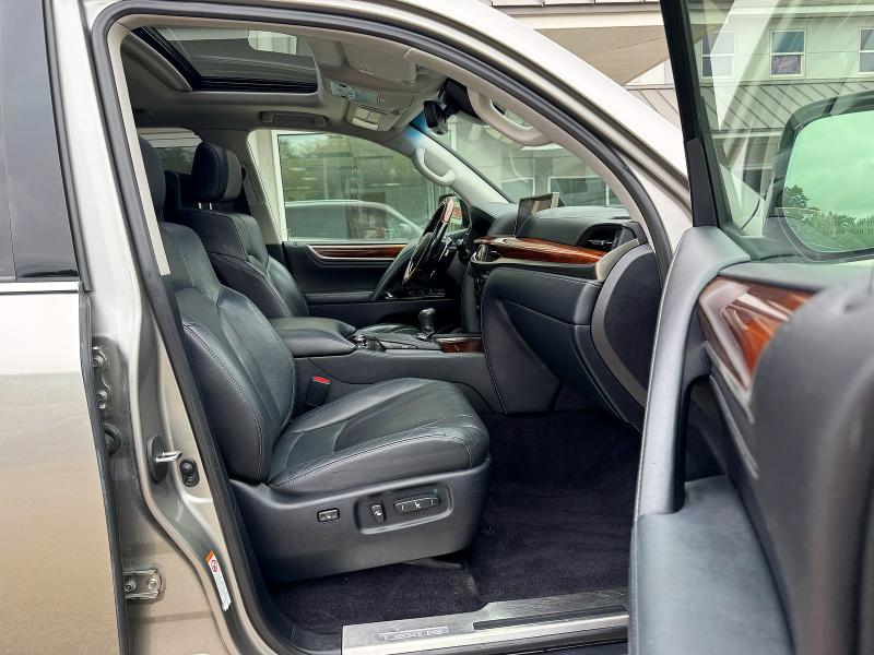 Photo 5 from auction – 2016 LEXUS LX with VIN JTJHY7AX9G4205316