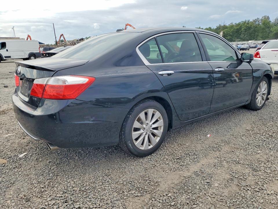 Photo 3 from auction – 2015 HONDA ACCORD with VIN 1HGCR3F89FA016588