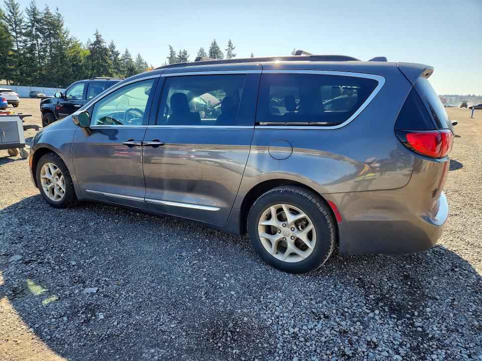 Photo 2 from auction – 2017 CHRYSLER PACIFICA with VIN 2C4RC1BG0HR667635