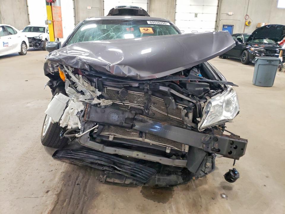 Снимка 5 от търг – 2014 TOYOTA CAMRY HYBRID с VIN 4T1BD1FKXEU124395