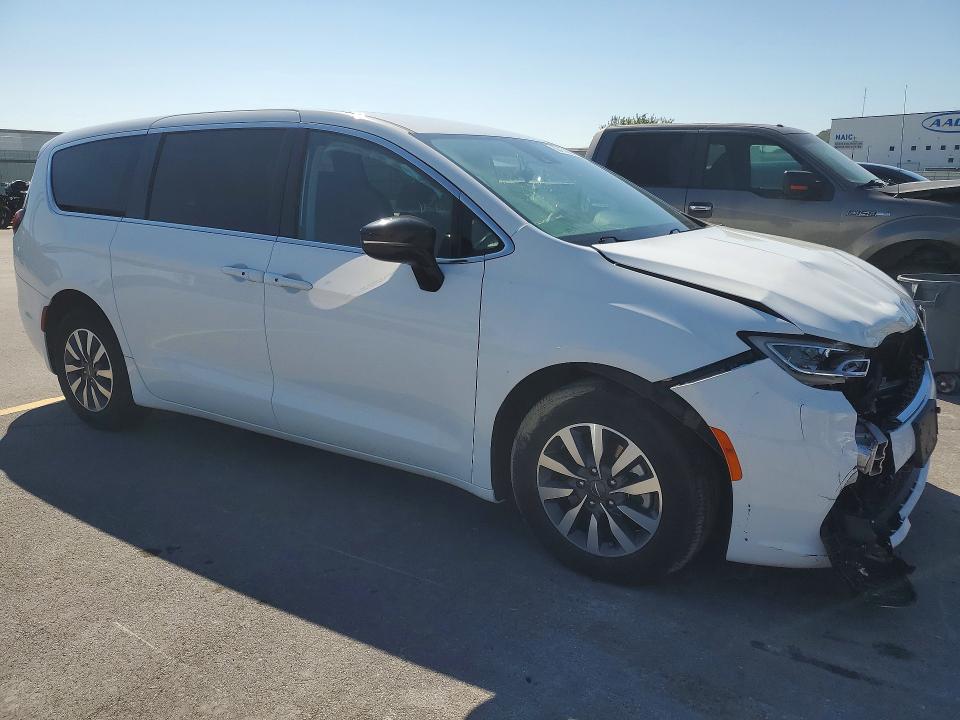 Photo 4 from auction – 2024 CHRYSLER PACIFICA with VIN 2C4RC1S72RR118178