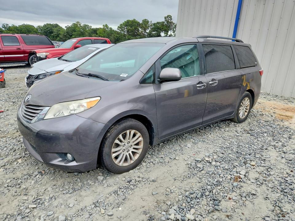 TOYOTA SIENNA 2015 with VIN 5TDYK3DC8FS605764 - Photo from auction