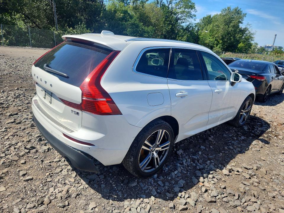 Photo 3 from auction – 2021 VOLVO XC60 with VIN YV4102RK7M1685275