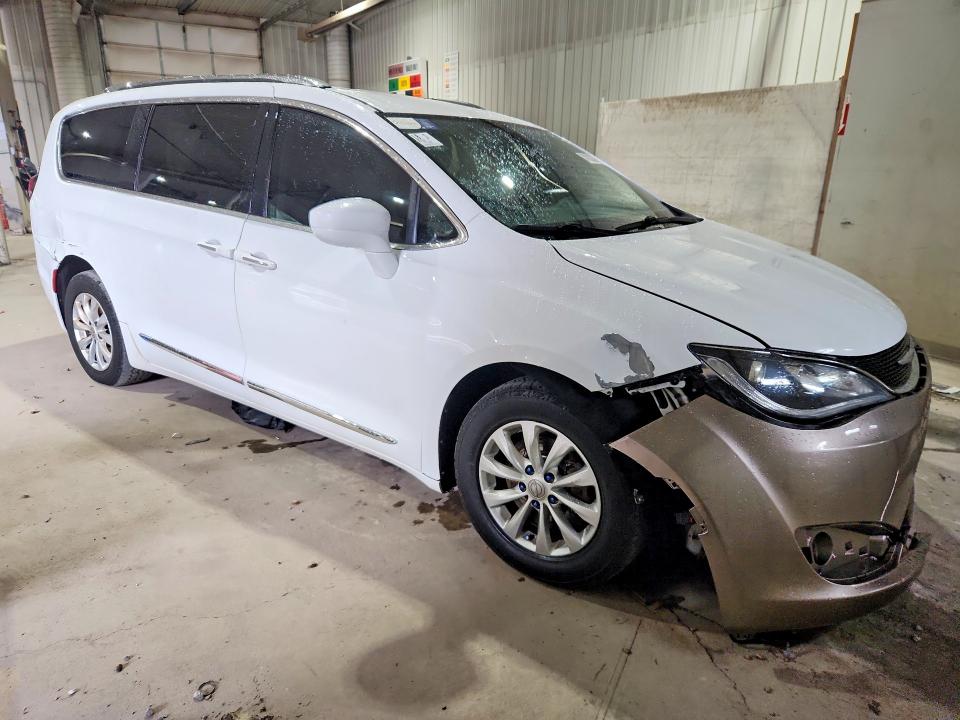Zdjęcie 4 z aukcji – 2018 CHRYSLER PACIFICA z VIN 2C4RC1BG8JR114818