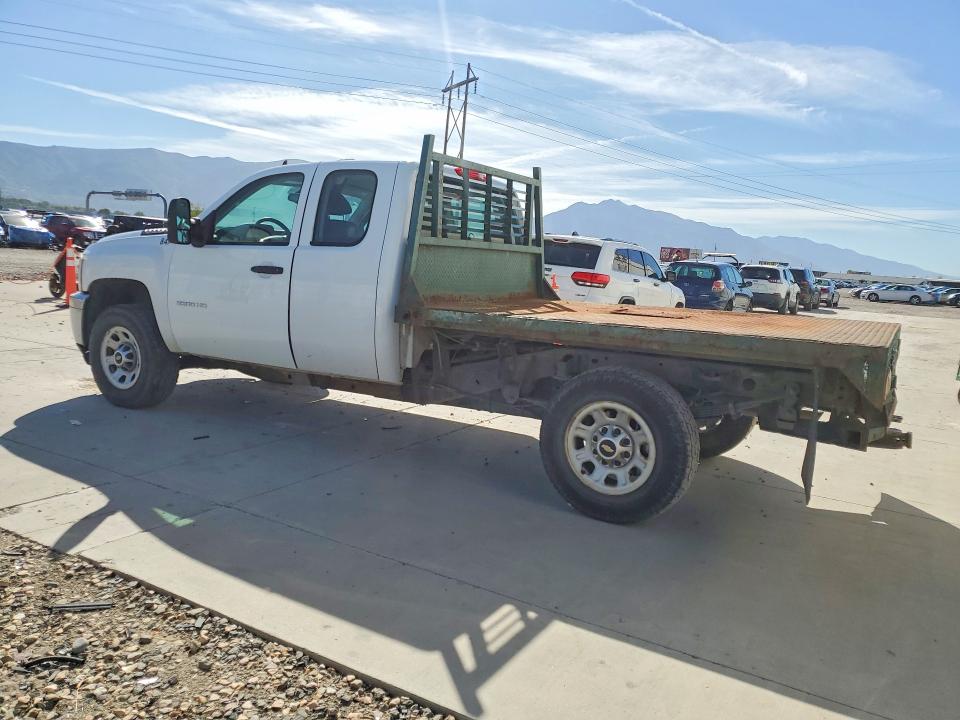 Photo 2 from auction – 2011 CHEVROLET SILVERADO with VIN 1GB5KZCG2BZ360032