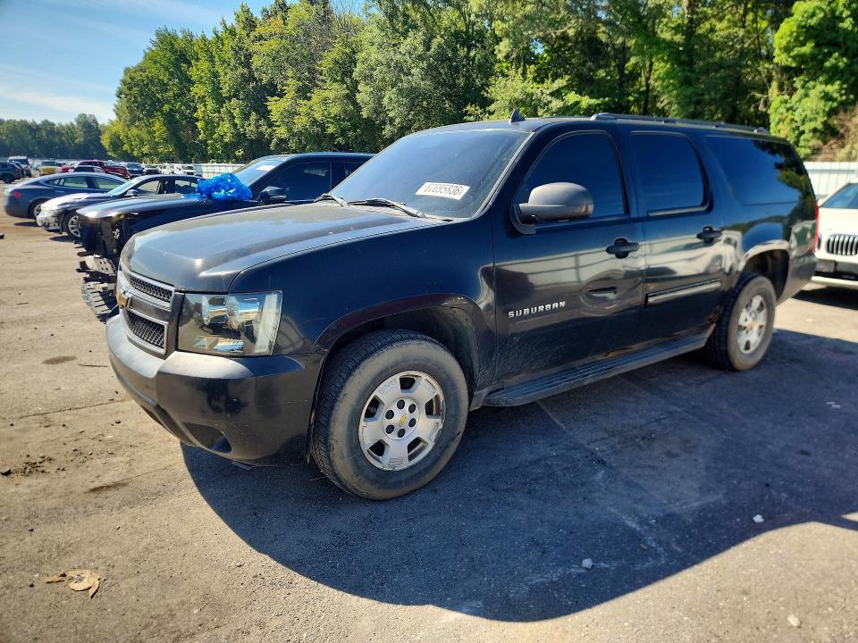 CHEVROLET SUBURBAN 2010 with VIN 1GNUKHE35AR250593 - Photo from auction