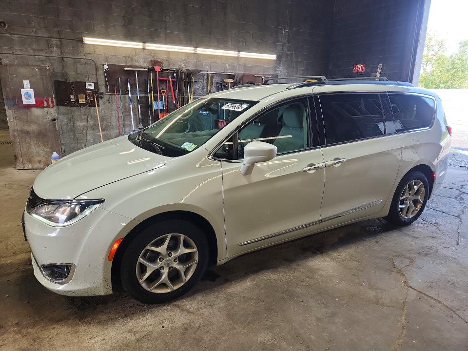 CHRYSLER PACIFICA 2017 с VIN 2C4RC1BG4HR610368 - Снимка от търг