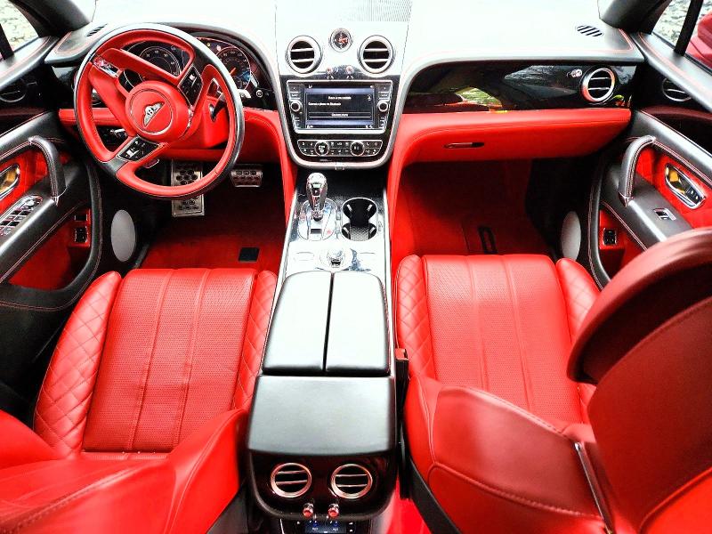 Снимка 8 от търг – 2018 BENTLEY BENTAYGA с VIN SJAAC2ZV8JC020729