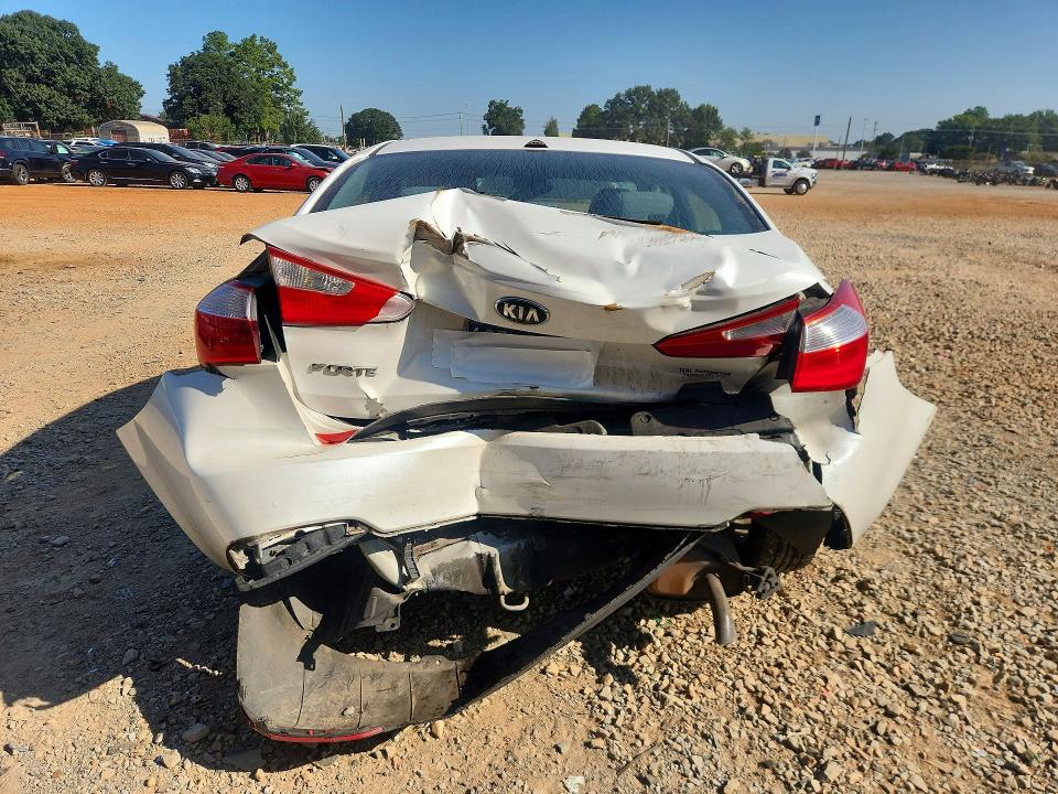 Photo 6 from auction – 2015 KIA FORTE with VIN KNAFX4A64F5399391