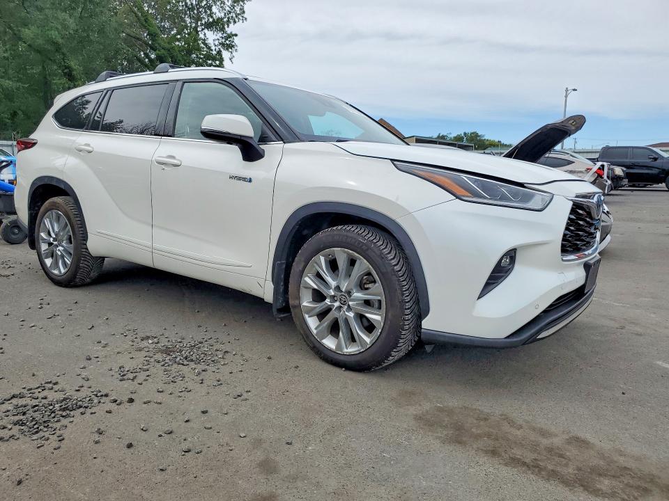 Снимка 4 от търг – 2021 TOYOTA HIGHLANDER HYBRID с VIN 5TDYARAH6MS506654