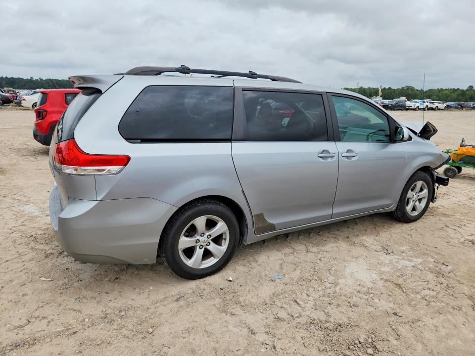Photo 3 from auction – 2011 TOYOTA SIENNA with VIN 5TDKK3DCXBS068444