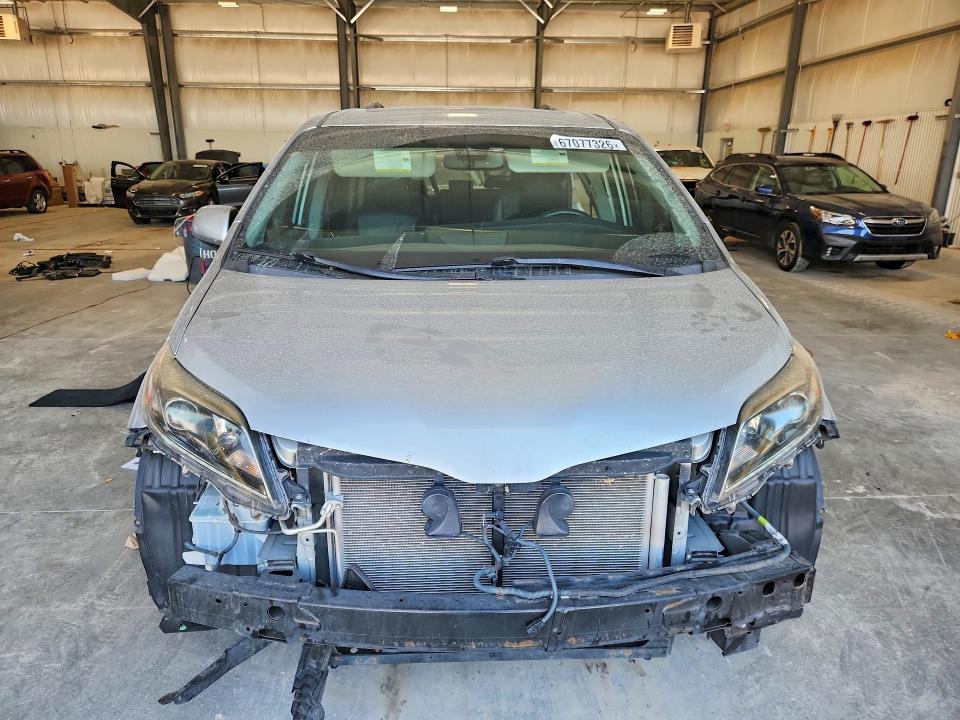 Photo 5 from auction – 2019 TOYOTA SIENNA with VIN 5TDEZ3DC8KS216924