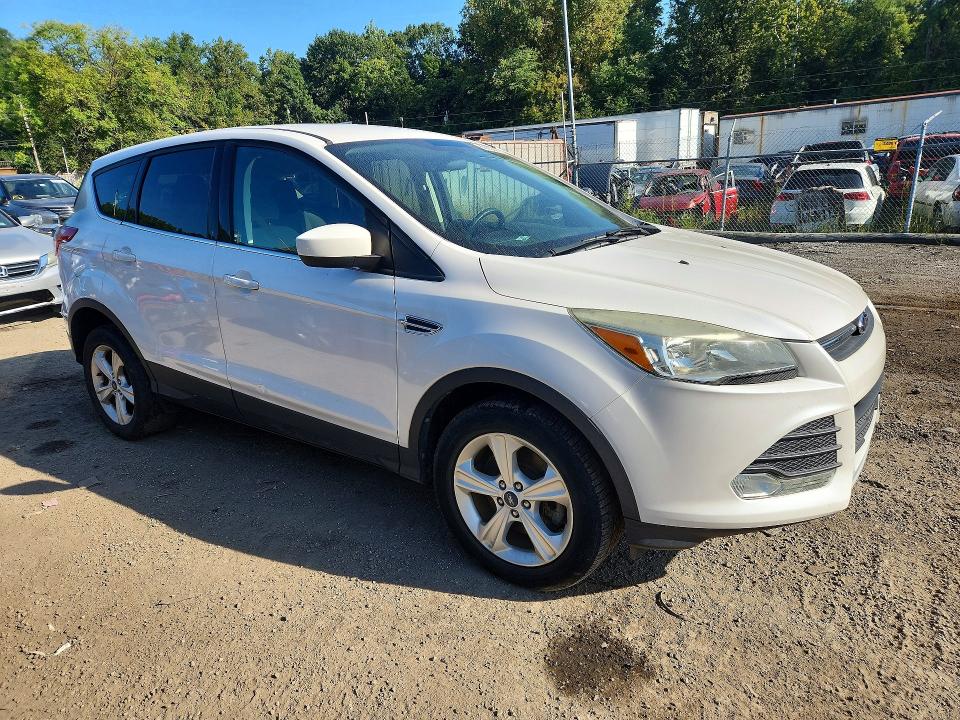 Photo 4 from auction – 2014 FORD ESCAPE with VIN 1FMCU9GX1EUB69710