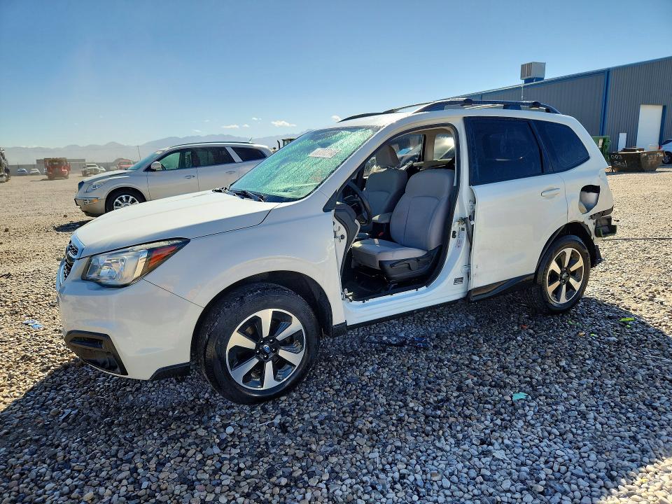 SUBARU FORESTER 2017 с VIN JF2SJABCXHH435240 - Фото с аукциона