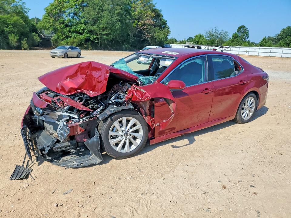 TOYOTA CAMRY 2022 with VIN 4T1C11AK1NU671575 - Photo from auction