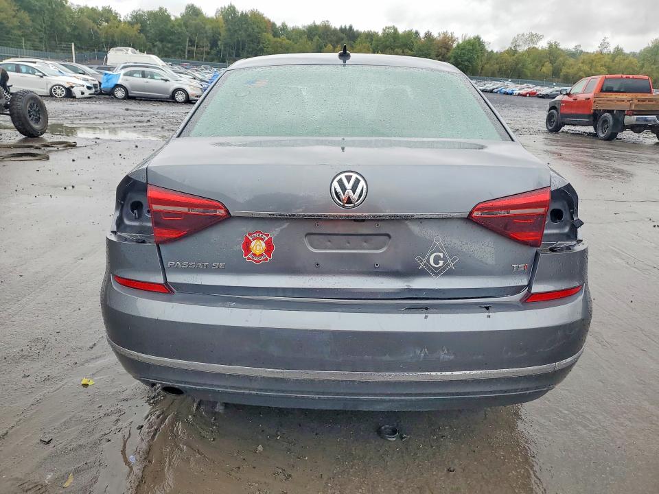 Снимка 6 от търг – 2017 VOLKSWAGEN PASSAT с VIN 1VWBT7A35HC083997