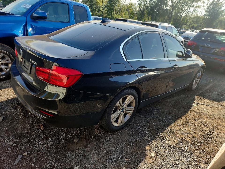 Photo 3 from auction – 2018 BMW 330 with VIN WBA8D9G53JNU68920