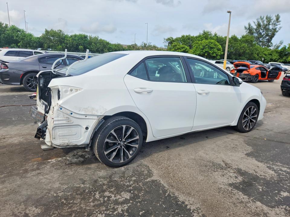Photo 3 from auction – 2017 TOYOTA COROLLA with VIN 5YFBURHEXHP620289