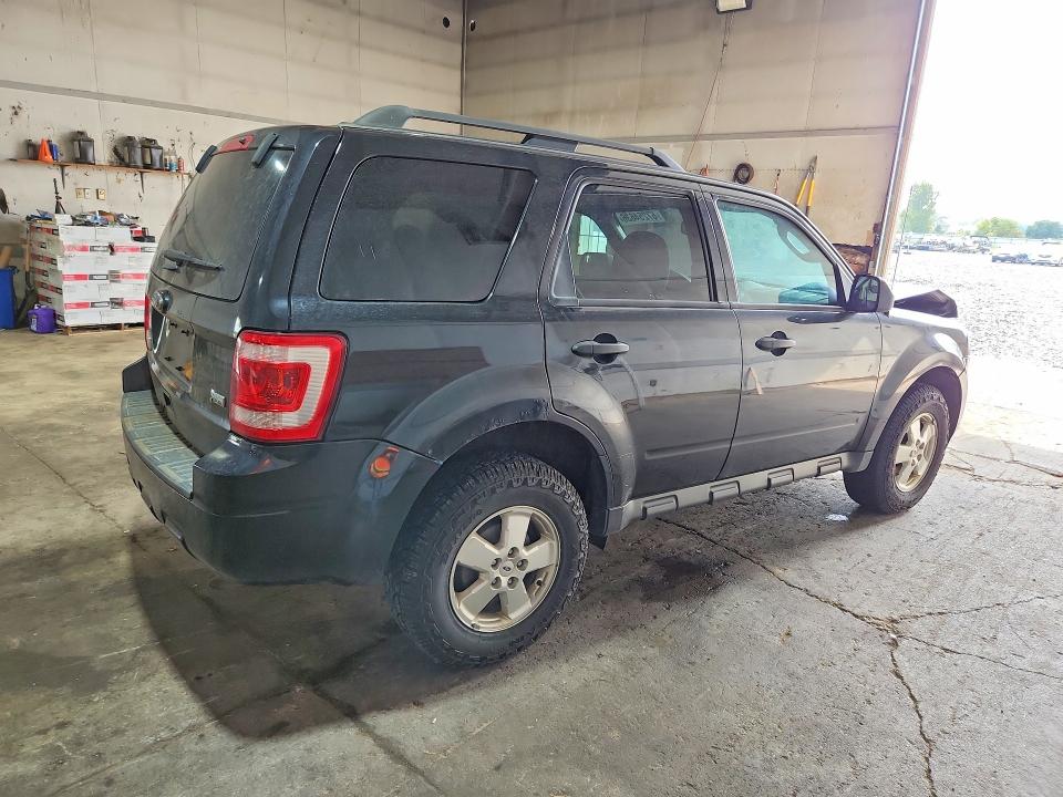 Photo 3 from auction – 2011 FORD ESCAPE with VIN 1FMCU0DG7BKA86676