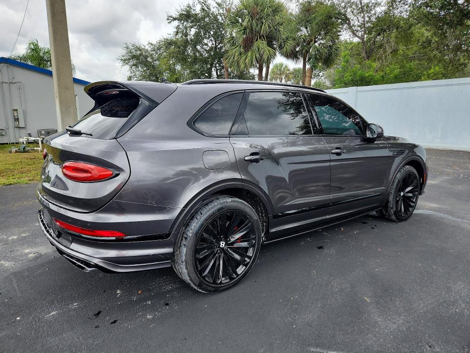 Zdjęcie 3 z aukcji – 2022 BENTLEY BENTAYGA z VIN SJAAR2ZV0NC015335