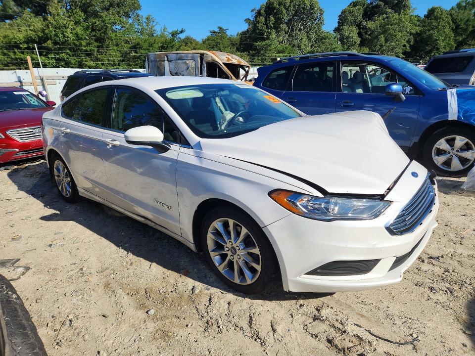 Photo 4 from auction – 2017 FORD FUSION with VIN 3FA6P0LU3HR347912