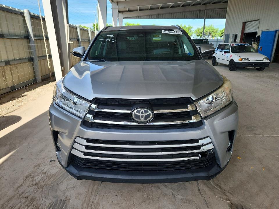 Zdjęcie 5 z aukcji – 2017 TOYOTA HIGHLANDER z VIN 5TDKZRFH8HS516910