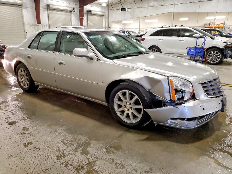 Foto 4 de la subasta – 2006 CADILLAC DTS con VIN 1G6KD57926U248088