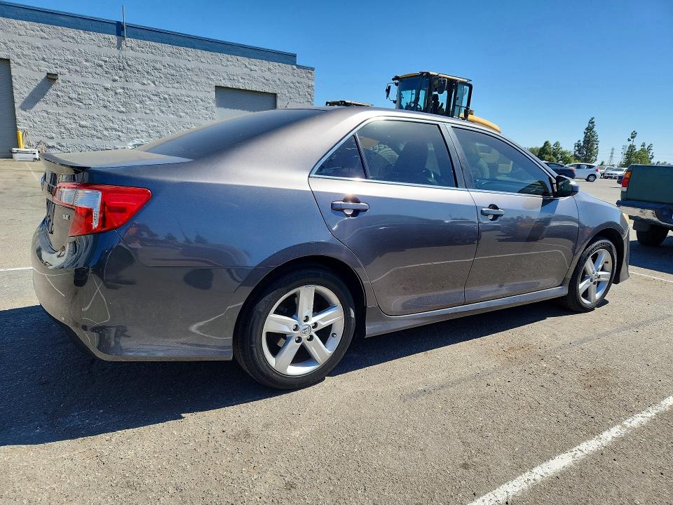 Снимка 3 от търг – 2014 TOYOTA CAMRY с VIN 4T1BF1FK9EU371546