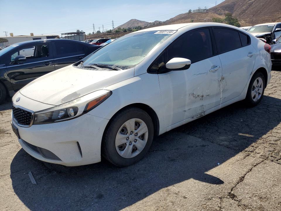 KIA FORTE 2017 مع رقم تعريف المركبة 3KPFK4A78HE091223 - صورة من المزاد