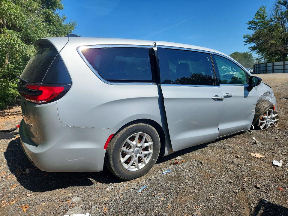 Photo 3 from auction – 2024 CHRYSLER PACIFICA with VIN 2C4RC1BG5RR159307