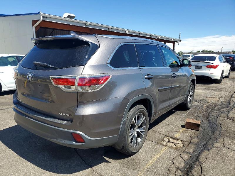 Photo 4 from auction – 2016 TOYOTA HIGHLANDER with VIN 5TDJKRFH9GS312681