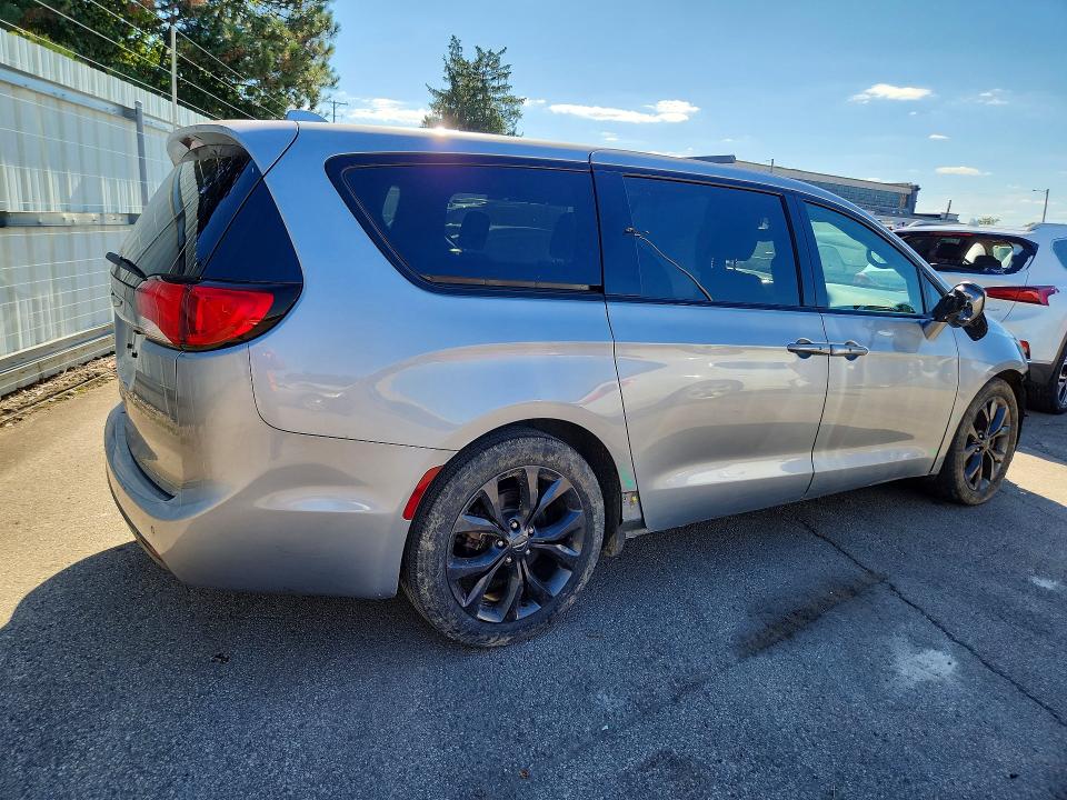 Снимка 3 от търг – 2019 CHRYSLER PACIFICA с VIN 2C4RC1FG1KR681402