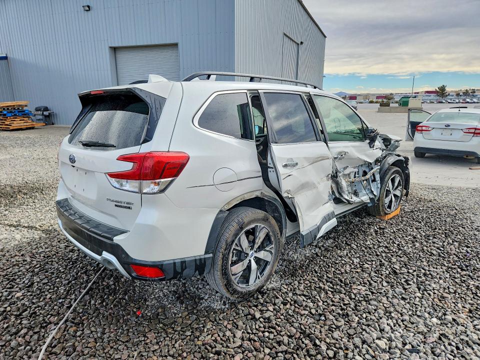 Photo 3 from auction – 2019 SUBARU FORESTER with VIN JF2SKAWC7KH558069