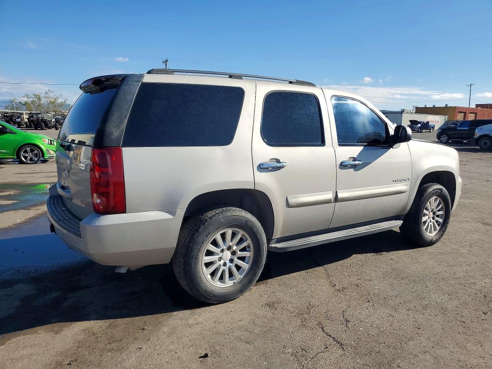 Photo 3 from auction – 2007 GMC YUKON with VIN 1GKFC13067R196703