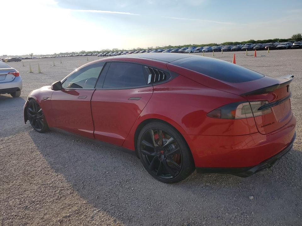 Фото 2 с аукциона – 2013 TESLA MODEL S с VIN 5YJSA1DP3DFP21438