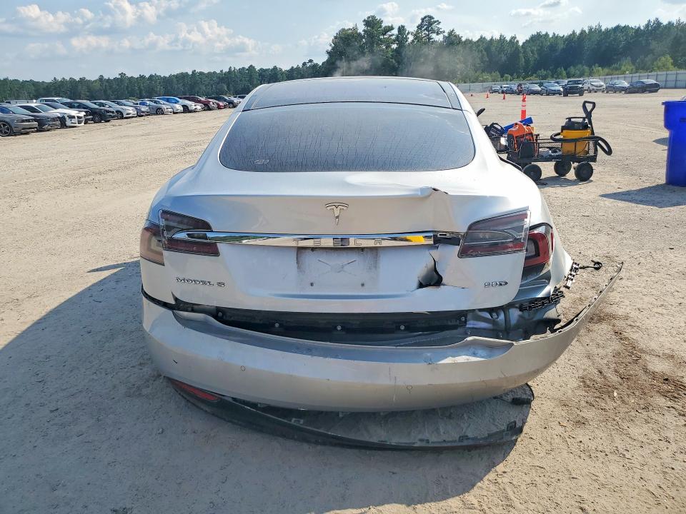 Foto 6 de la subasta – 2017 TESLA MODEL S con VIN 5YJSA1E22HF190953