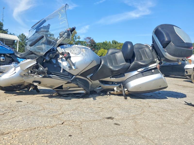 Photo 3 from auction – 2007 HONDA ST1300 with VIN JH2SC51067M500038