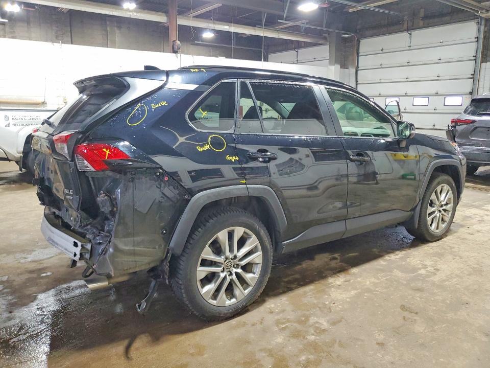 Снимка 3 от търг – 2019 TOYOTA RAV4 с VIN JTMA1RFV3KD039413