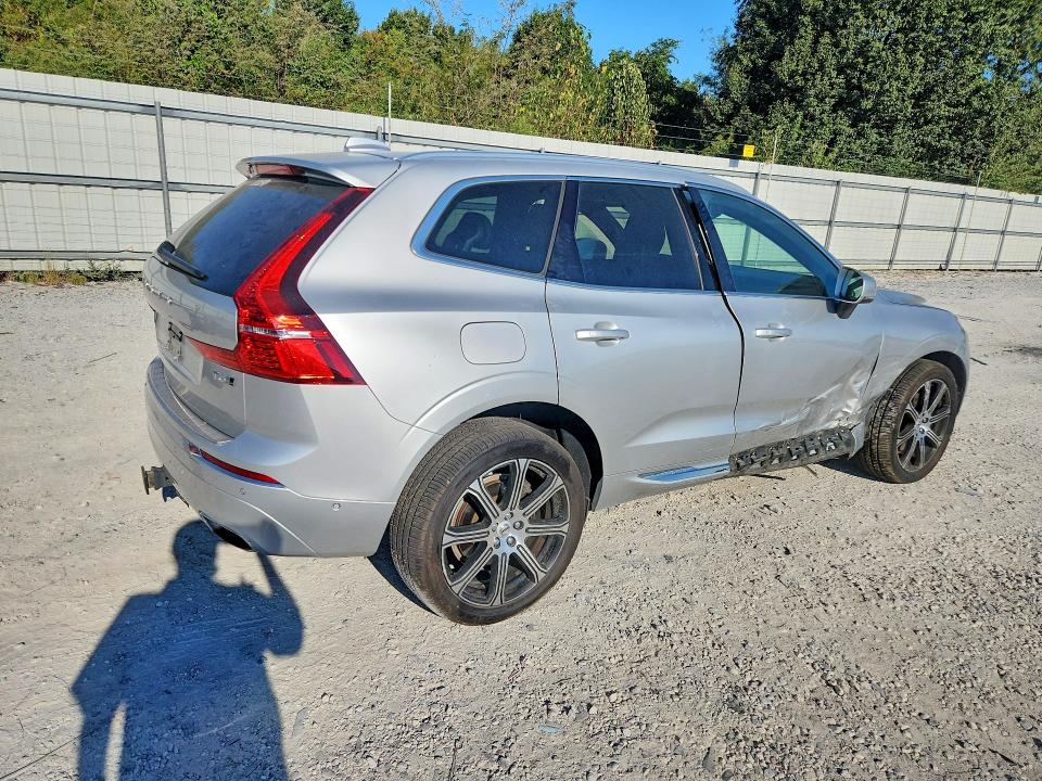 Photo 3 from auction – 2018 VOLVO XC60 with VIN LYVA22RL0JB113541