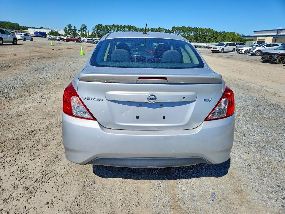 Снимка 6 от търг – 2018 NISSAN VERSA с VIN 3N1CN7AP5JL833383