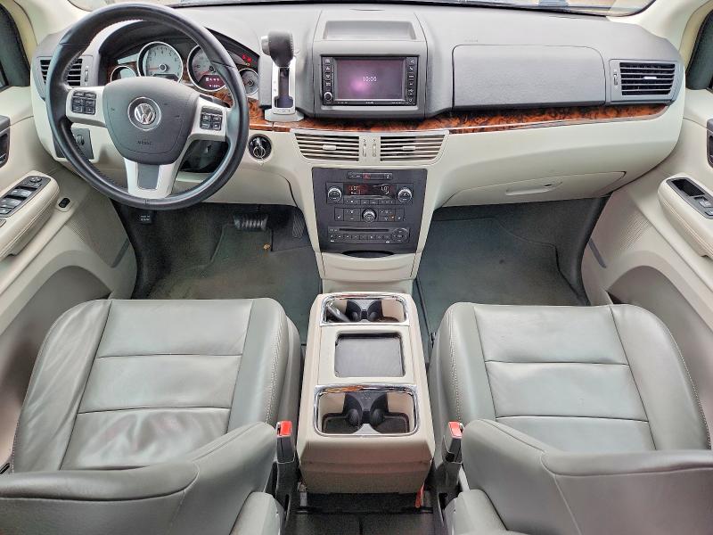 Photo 8 from auction – 2011 VOLKSWAGEN ROUTAN with VIN 2V4RW6DG9BR717155