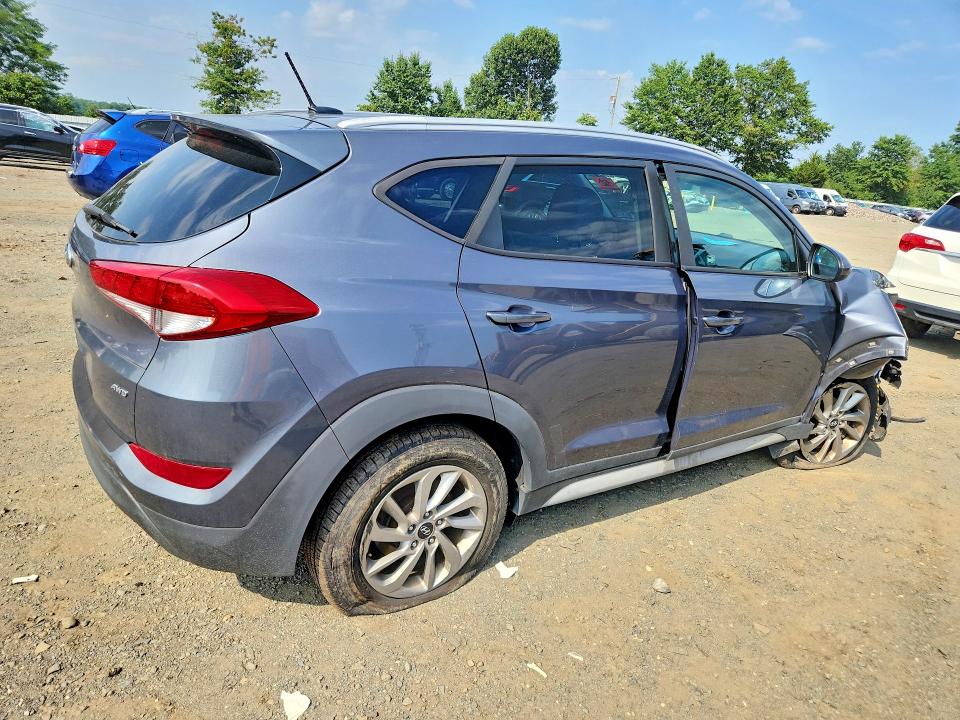 Photo 3 from auction – 2017 HYUNDAI TUCSON with VIN KM8J3CA43HU437585
