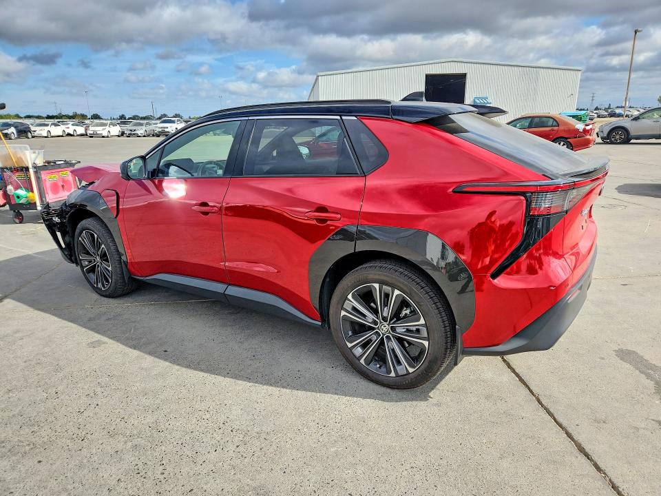 Снимка 2 от търг – 2023 TOYOTA BZ4X с VIN JTMAAAAA7PA015212