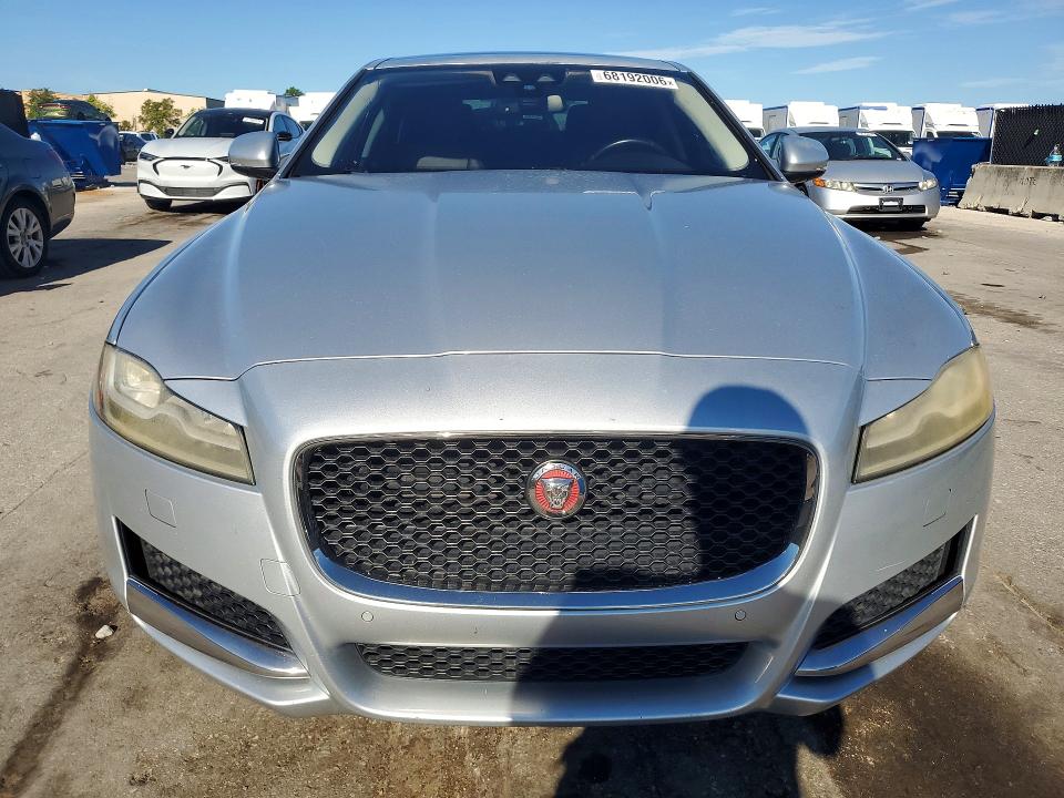 Photo 5 from auction – 2017 JAGUAR XF with VIN SAJBD4BVXHCY42479
