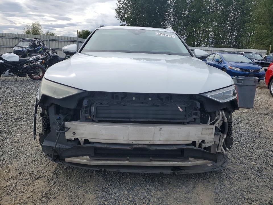 Photo 5 from auction – 2019 AUDI E-TRON with VIN WA1VAAGE1KB025002