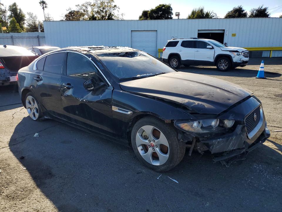 Photo 4 from auction – 2018 JAGUAR XE with VIN SAJAR4FX9JCP39245