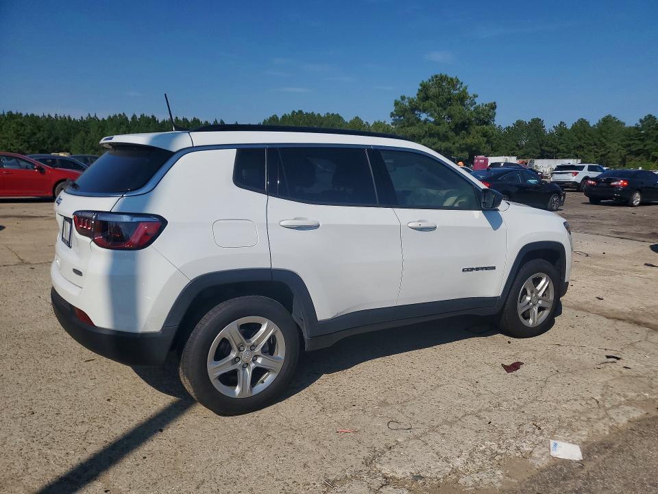 Foto 3 de la subasta – 2023 JEEP COMPASS con VIN 3C4NJDBN6PT525032