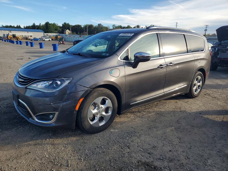 CHRYSLER PACIFICA 2018 with VIN 2C4RC1N70JR230526 - Photo from auction